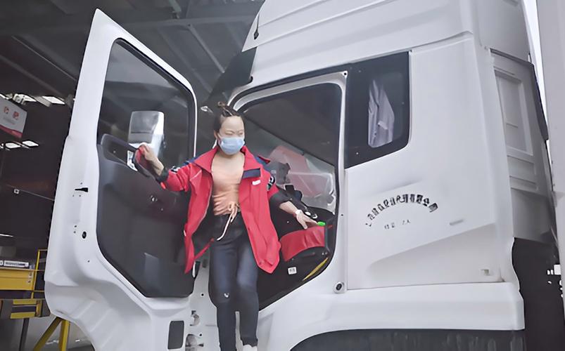 西安貨運女孩陜西網(wǎng)紅大貨車女司機